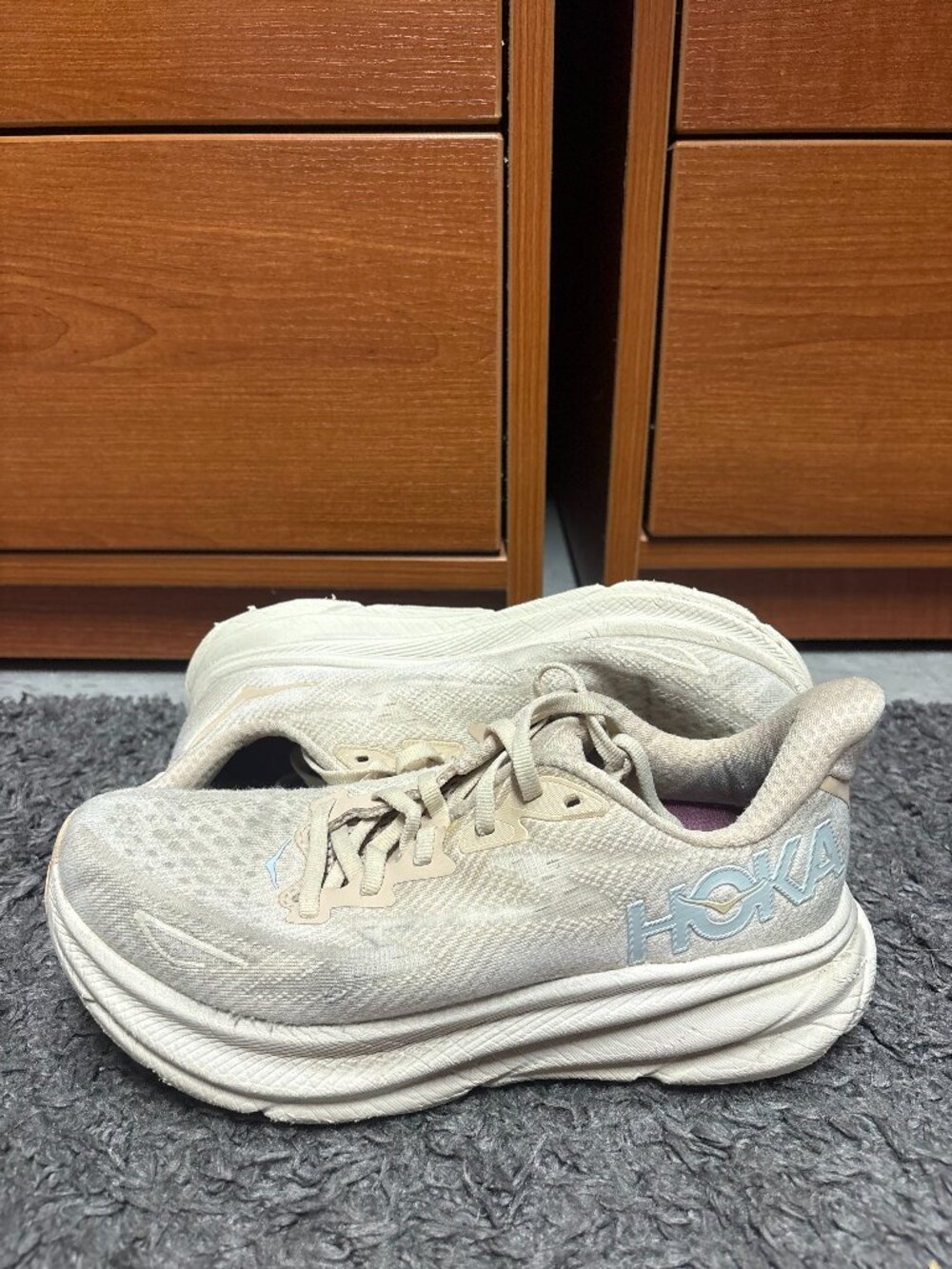 Hoka One One Clifton 9 Running Sneakers Women Size 6.5 B Sand Egg Nog Shoes